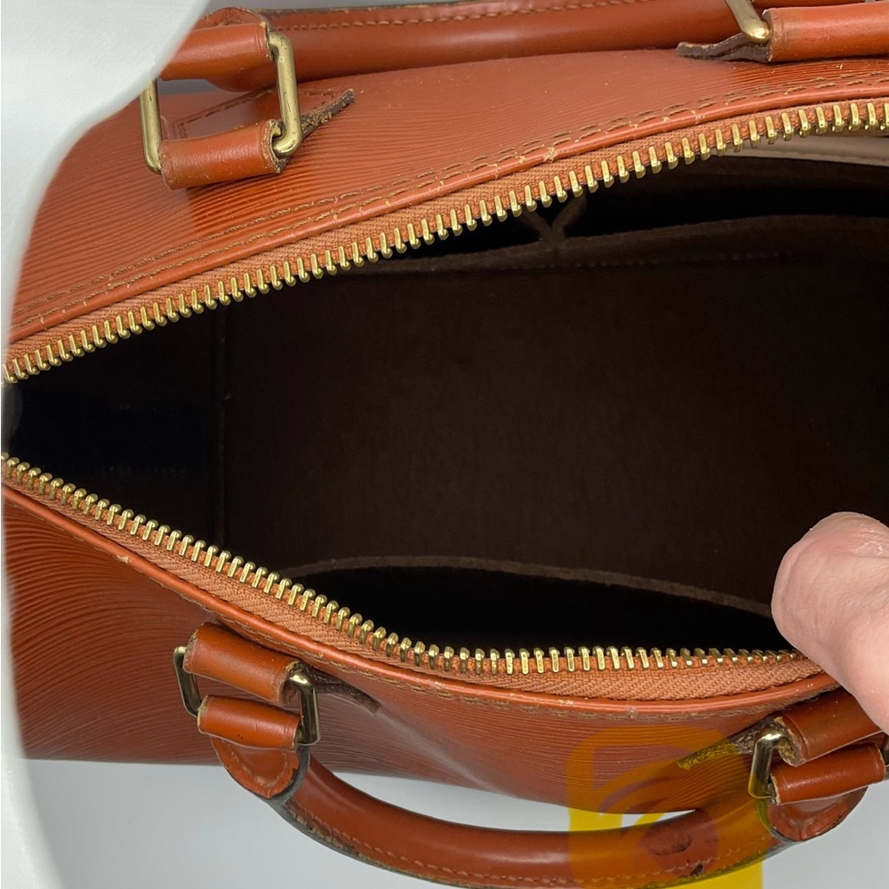 Louis Vuitton Epi cognac leather Speedy 25 W/ LV LOCK AND KEY. - Picture 10 of 12